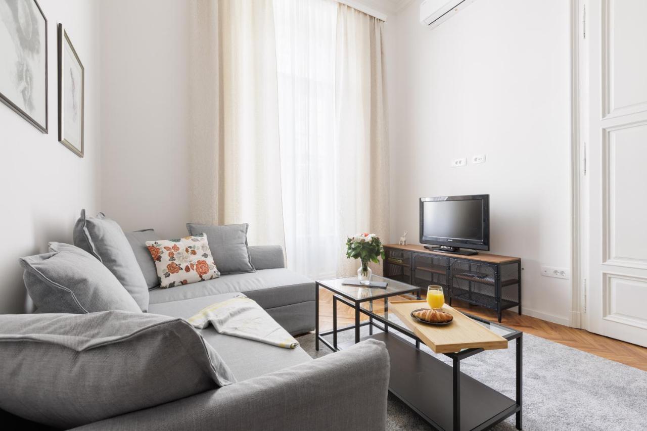 Cozy Getaway In Heart Of City - J Загреб Екстериор снимка